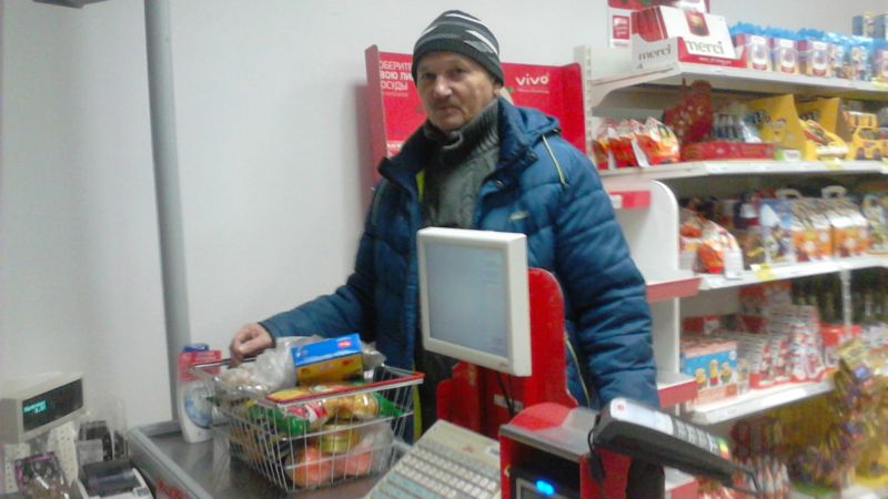 Покупка продуктов питания для пожилых людей